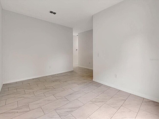 Photo - 2358 Ross St