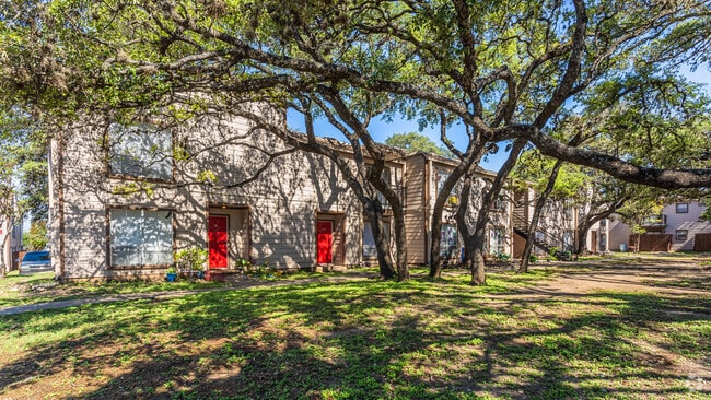 Magnificent Oaks and Abundant Shade