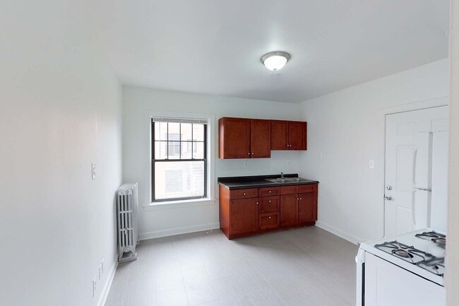 Kitchen - 4455 S. Greenwood Avenue