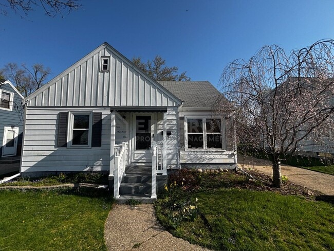 Building Photo - 901 Cricklewood St SW