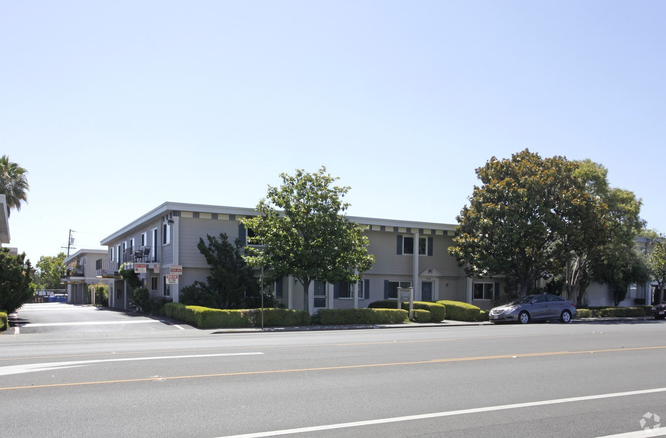 Photo - Poplar Plaza Apartments