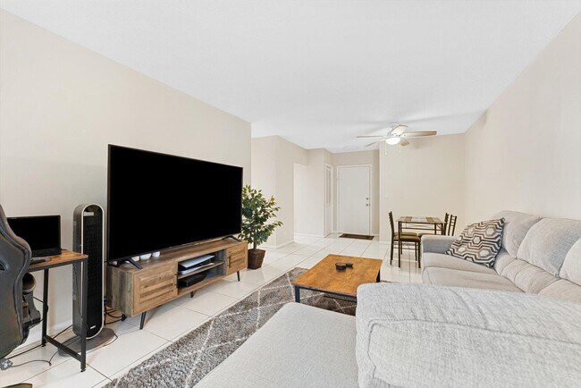 Photo - 200 S Birch Rd Unit 204