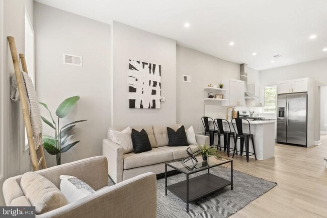 Photo - 2571 Coral St