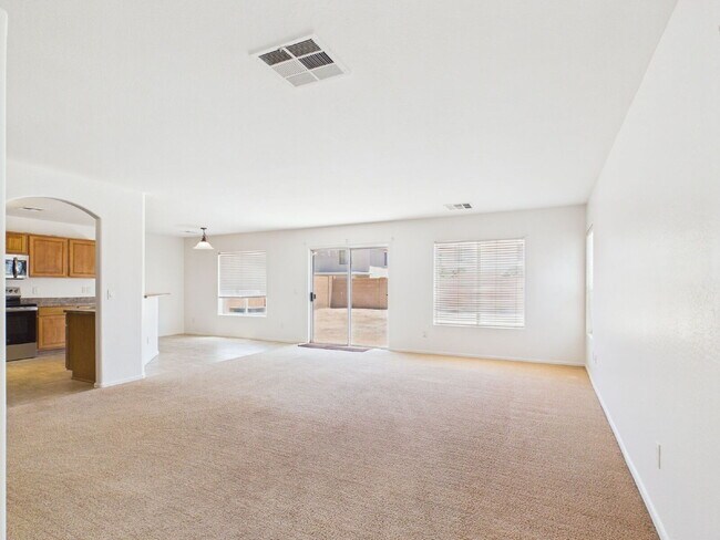 Spacious Heartland Ranch Beauty