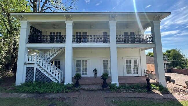 Exterior - 2309 Oak St