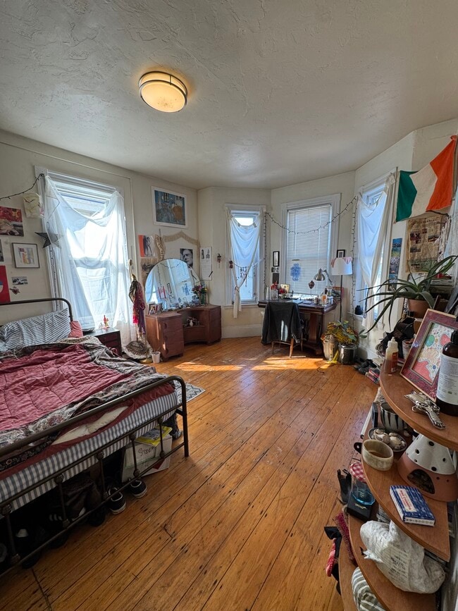 Building Photo - 108 Hyde Park Ave Unit 3