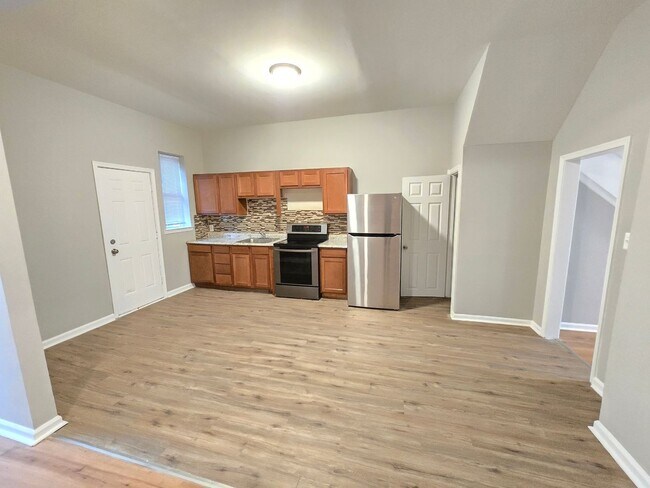 Beautiful 4.5 Bedroom 2 Bathroom West Balt... - Beautiful 4.5 Bedroom 2 Bathroom West Balt... House