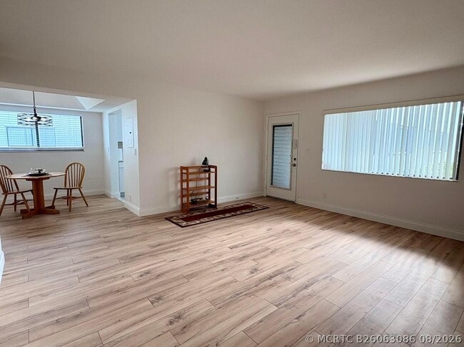 Building Photo - 15091 Ashland Cir Unit i