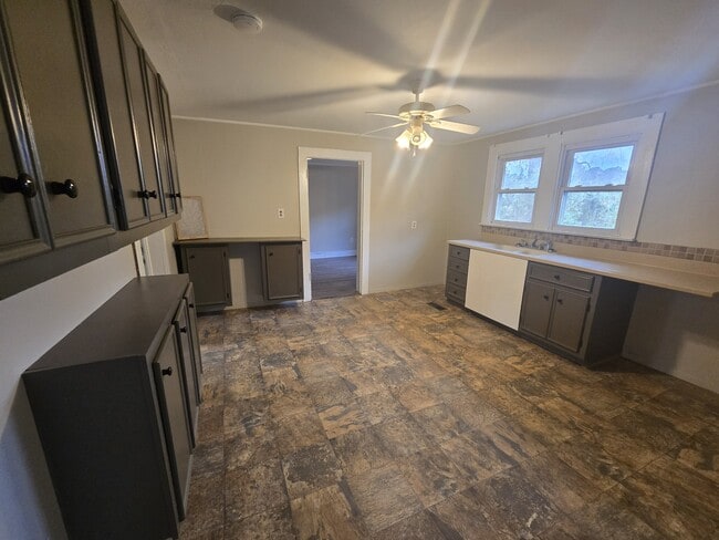 Photo - 729 Ninety Six Hwy