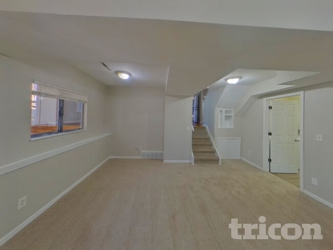 Photo - 3015 Moonbeam Cir N