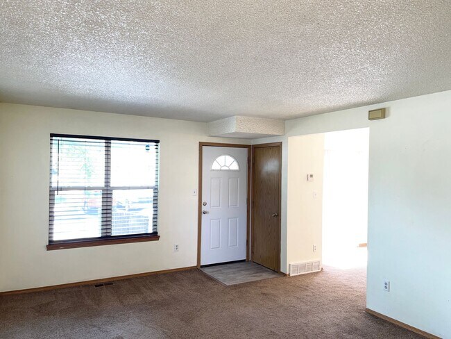Photo - 3 Bedroom Unit Near Everything!!