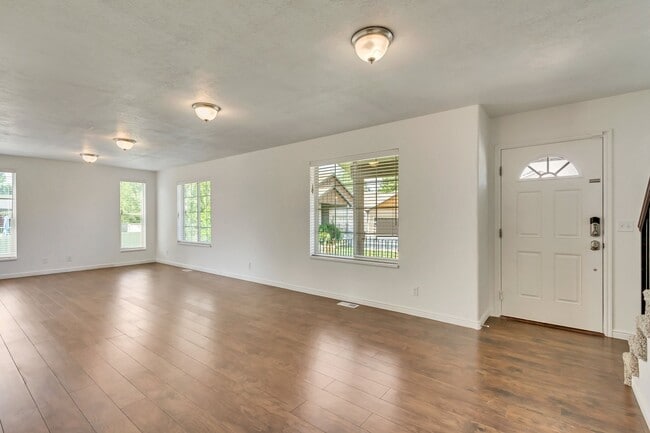 8637 Goldenrain Cir