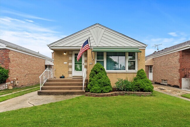 Photo - 5139 S Narragansett Ave