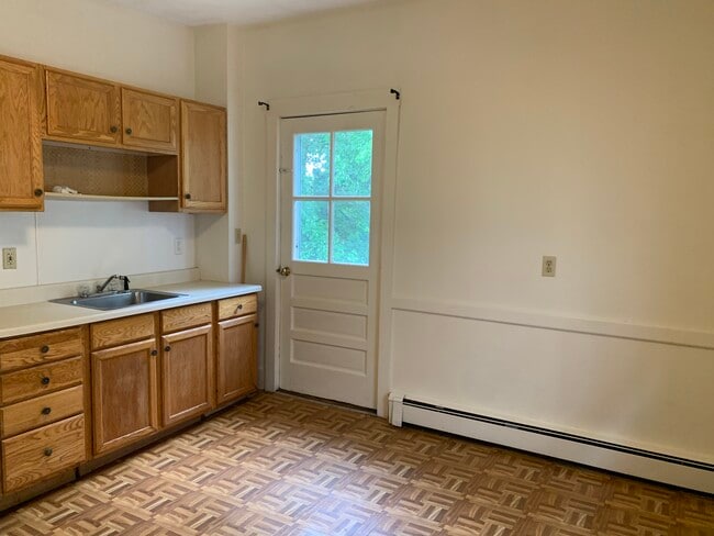 22 Chestnut St Unit 2