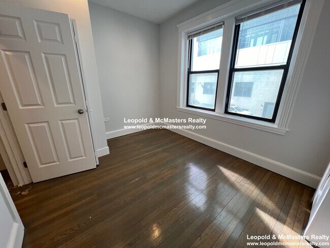 Photo - 100 Peterborough St