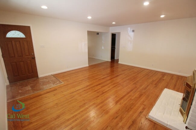 Photo - 126 Calado Ave