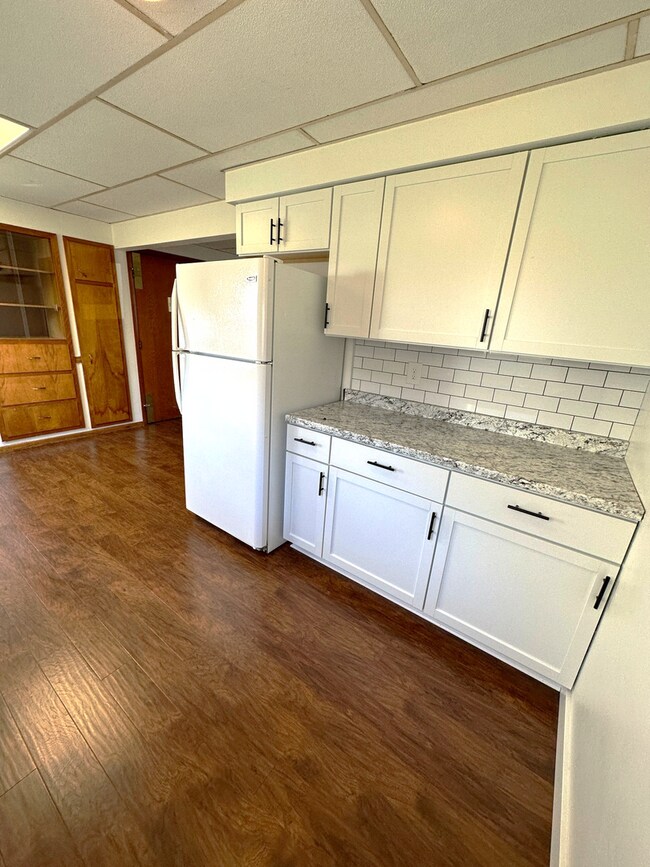 Photo - 2-bedroom 1 bedroom in Ellendale - Garage included! Unit EBE #1