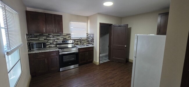 Photo - 2213 Avenue K Unit Apt 1