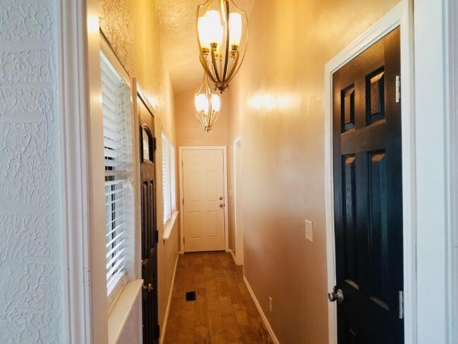 Photo - 312 Rosanne St