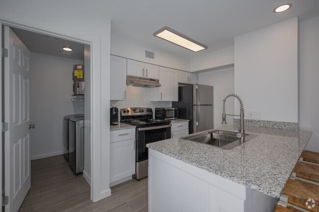 2BR, 2BA - 1,081SF - Kitchen