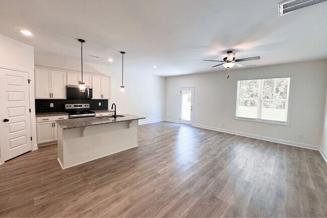 Photo - MOVE IN READY -3 Bed, 2.5 Bath 1 car garag...