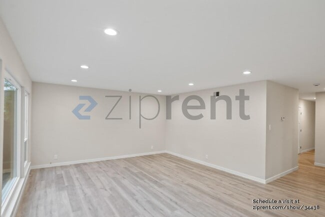 Photo - 692 Pomeroy Ave