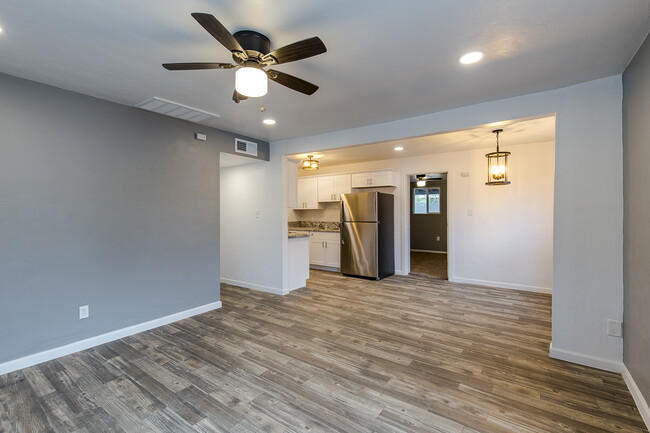 Photo - 4535 E 14th St