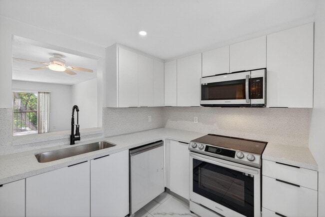 Photo - 14375 Strathmore Ln Unidad 303