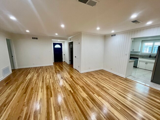 Photo - 6666 Sedan Ave