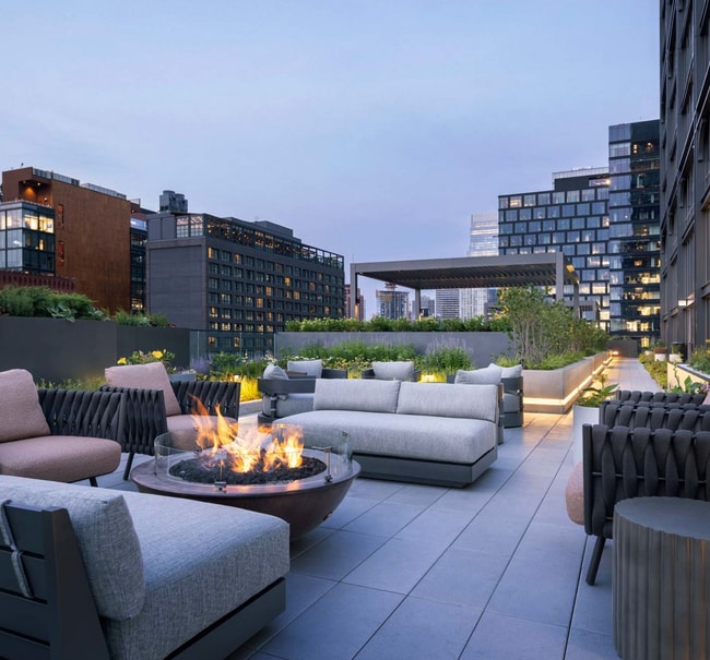 Photo - 900 W Washington Blvd