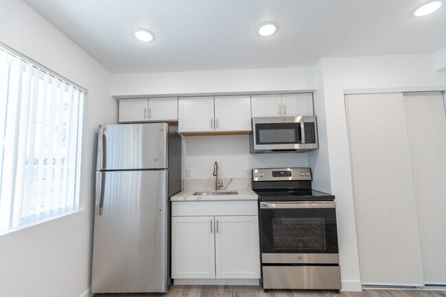 Photo - 18407 Dearborn Street