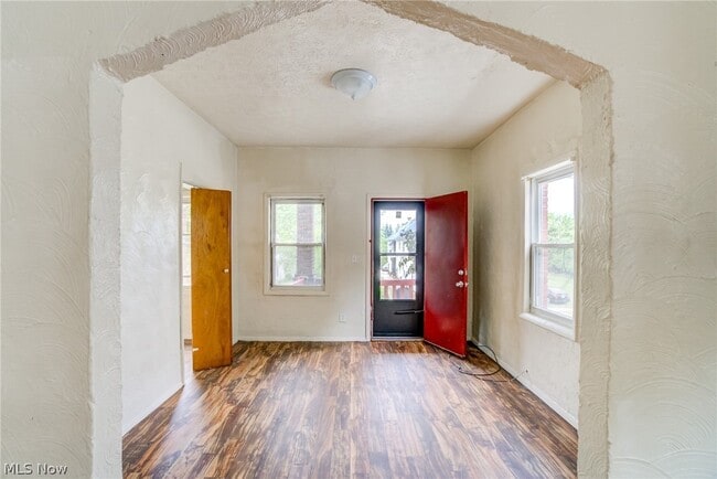 Building Photo - 3467 E 149th St Unit 1
