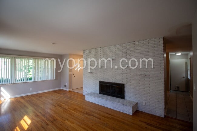 Photo - Spacious 4 Bed 2 Bath Home!