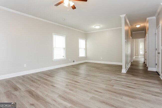 Photo - 223 Bass St SW