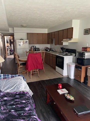Photo - 435 E Cass St