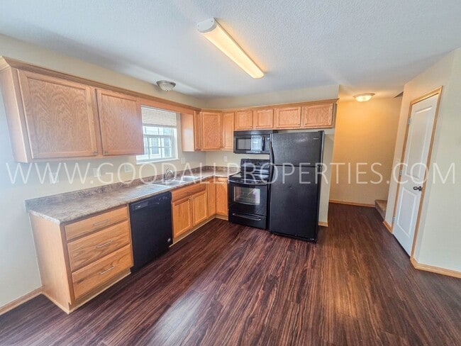 Photo - RENT REDUCED!!! 2 Bedroom 2 Bath Townhome in Urbandale with attached 2 car garage!