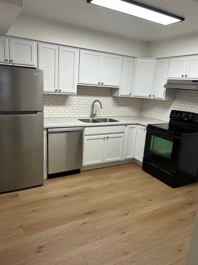 Photo - 35 Edgebrooke Dr Unit 4