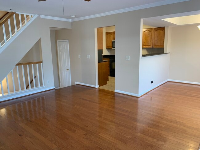 Photo - 5708 Chapman Mill Dr Unit 200