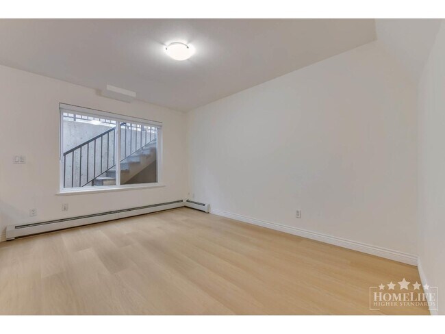 Photo - 6983-6192 192 St