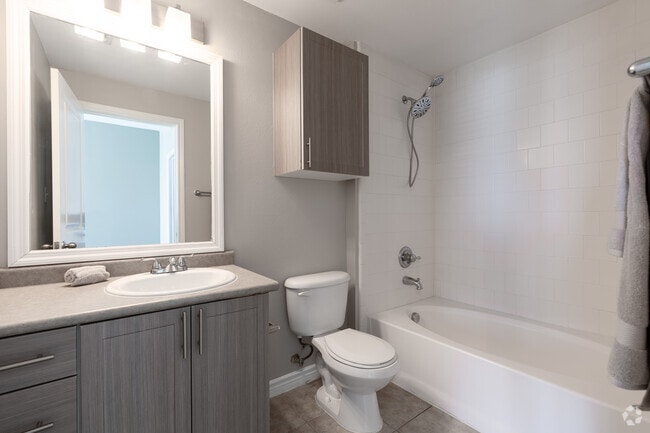 2BR, 2BA - 1,020SF - Bathroom
