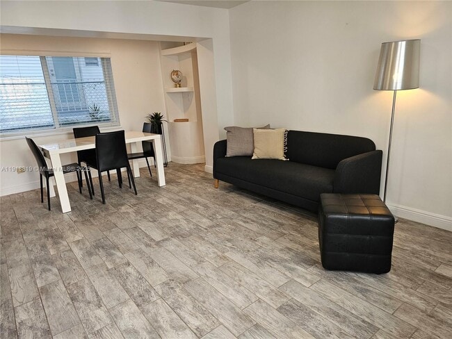 Building Photo - 622 15th St Unit 5