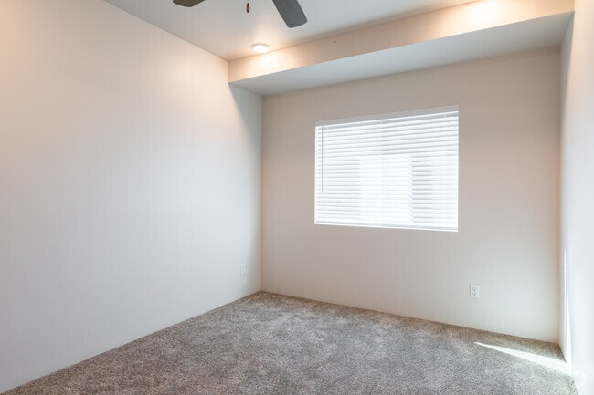 3HAB, 2BA - 1,280 ft²