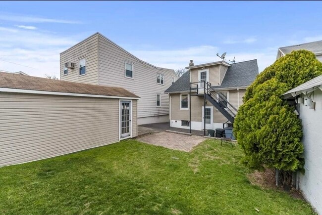 Photo - 838 Roosevelt Ave