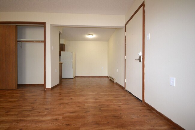 Photo - Warsaw Apartments Unit 15