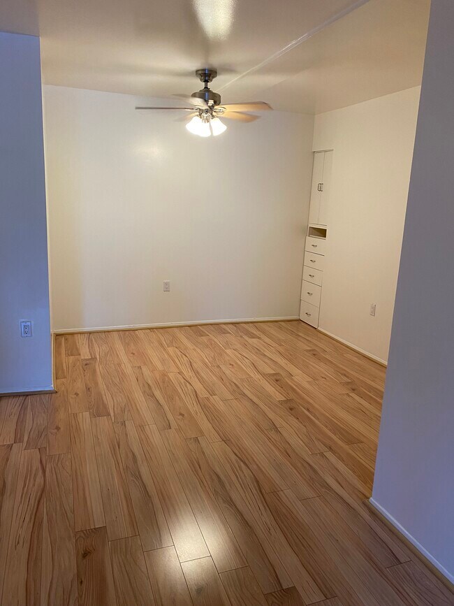 Office Nook - 432 Girard St Unit #104 Villa Ridge Condos