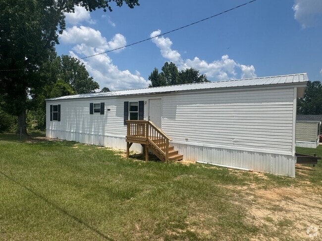 Building Photo - Quiet Living: 3-Bedroom Mobile Home Availa...