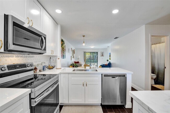 Photo - 10468 NW 10th St Unidad 204