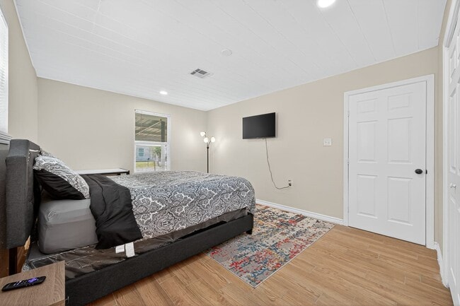 Building Photo - 2418 Ferguson Way Rental