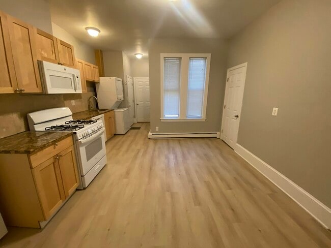 Photo - 254 Windsor St Unit 1R