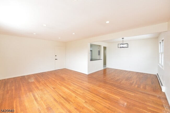 Photo - 100 Eastern Wy